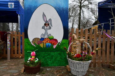 Olsztynecki Jarmark Wielkanocny – dekoracja przy scenie