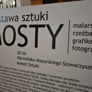 Zdjęcie aktualnej wystawy znajdującej się w Salonie Wystawowym.