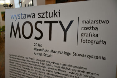 Zdjęcie aktualnej wystawy znajdującej się w Salonie Wystawowym.