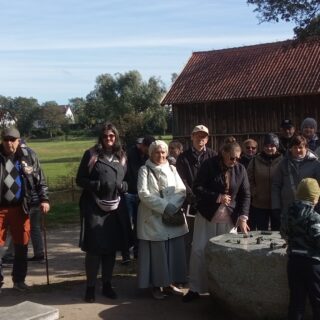 Weekend Seniora z Kulturą - grupa seniorów z przewodnikiem