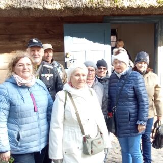 Weekend Seniora z Kulturą - grupa seniorów z przewodnikiem
