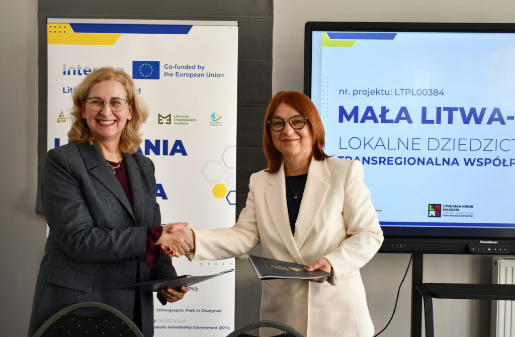 Na zdjęciu Ewa Wrochna, Dyrektor Muzeum Budownictwa Ludowego – Parku Etnograficznego w&nbsp;Olsztynku oraz&nbsp;Gita Sapranauskaitė, Dyrektor Litewskiego Muzeum Etnograficznego w&nbsp;Rumszyszkach.